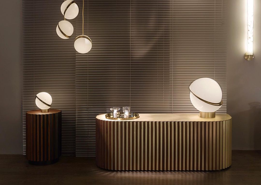 Halvmåne Pendel – Moderne Loftlampe i Unikt Måneformet Design til Spisestue og Stue