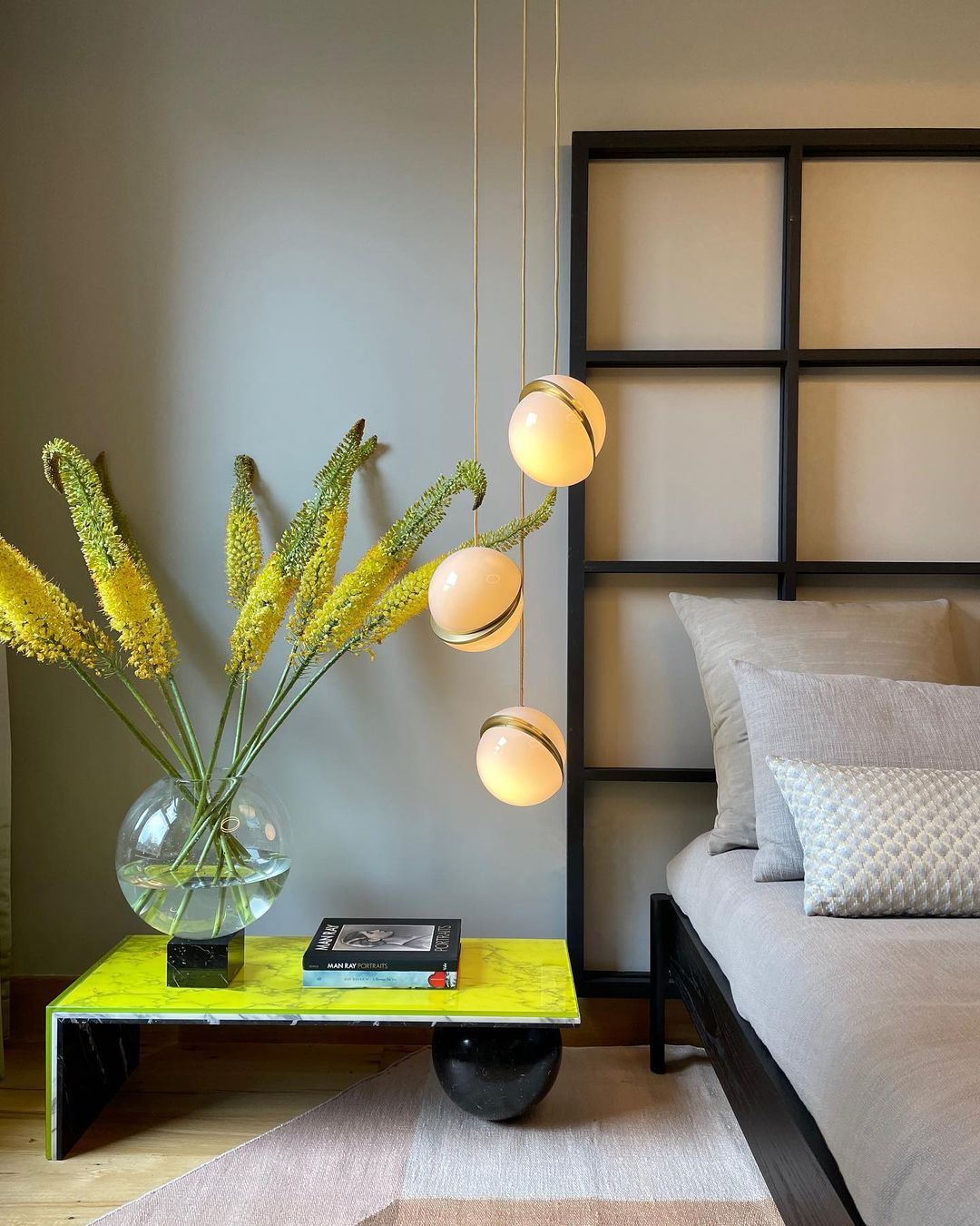 Halvmåne Pendel – Moderne Loftlampe i Unikt Måneformet Design til Spisestue og Stue