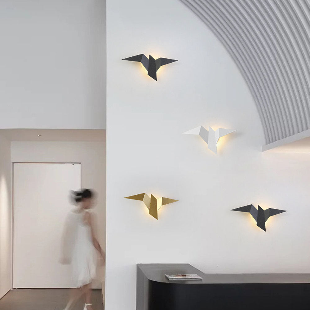 IronBird Glow – Kreativ Væglampe i Jern med Elegant Fugledesign til Dekorativ Belysning Inde og Ude