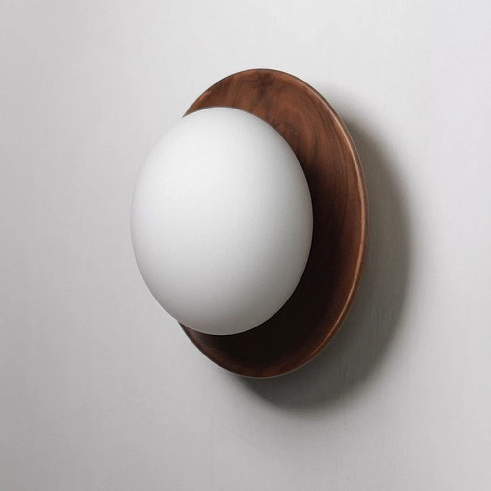 WhiteWood Glow – Enkel Væglampe i Naturligt Træ og Hvidt Design til Moderne og Nordisk Indretning
