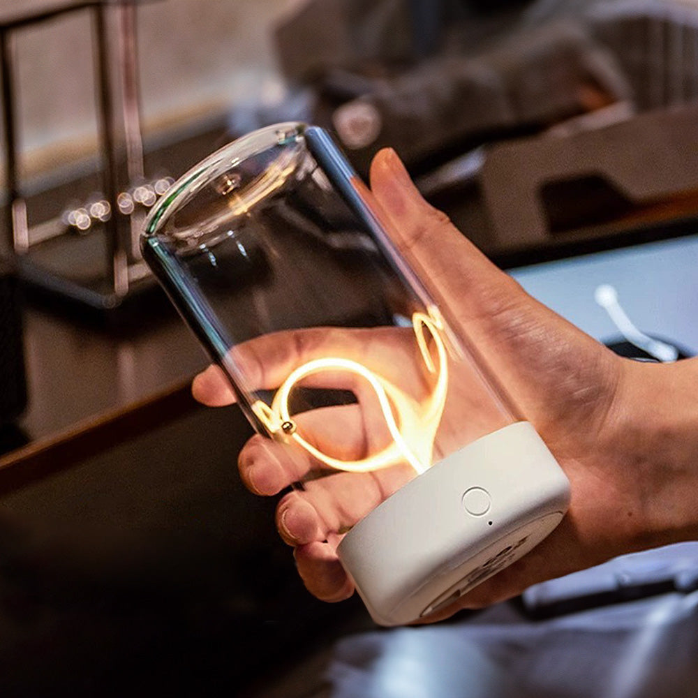 Magneto Mini – Moderne og Enkel Magnetisk Bordlampe i Kompakt Design