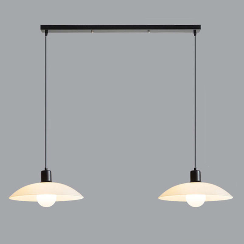 Minimalistisk pendel med hvid glasskive – Moderne elegant hængelampe til stue, køkken og spisestue