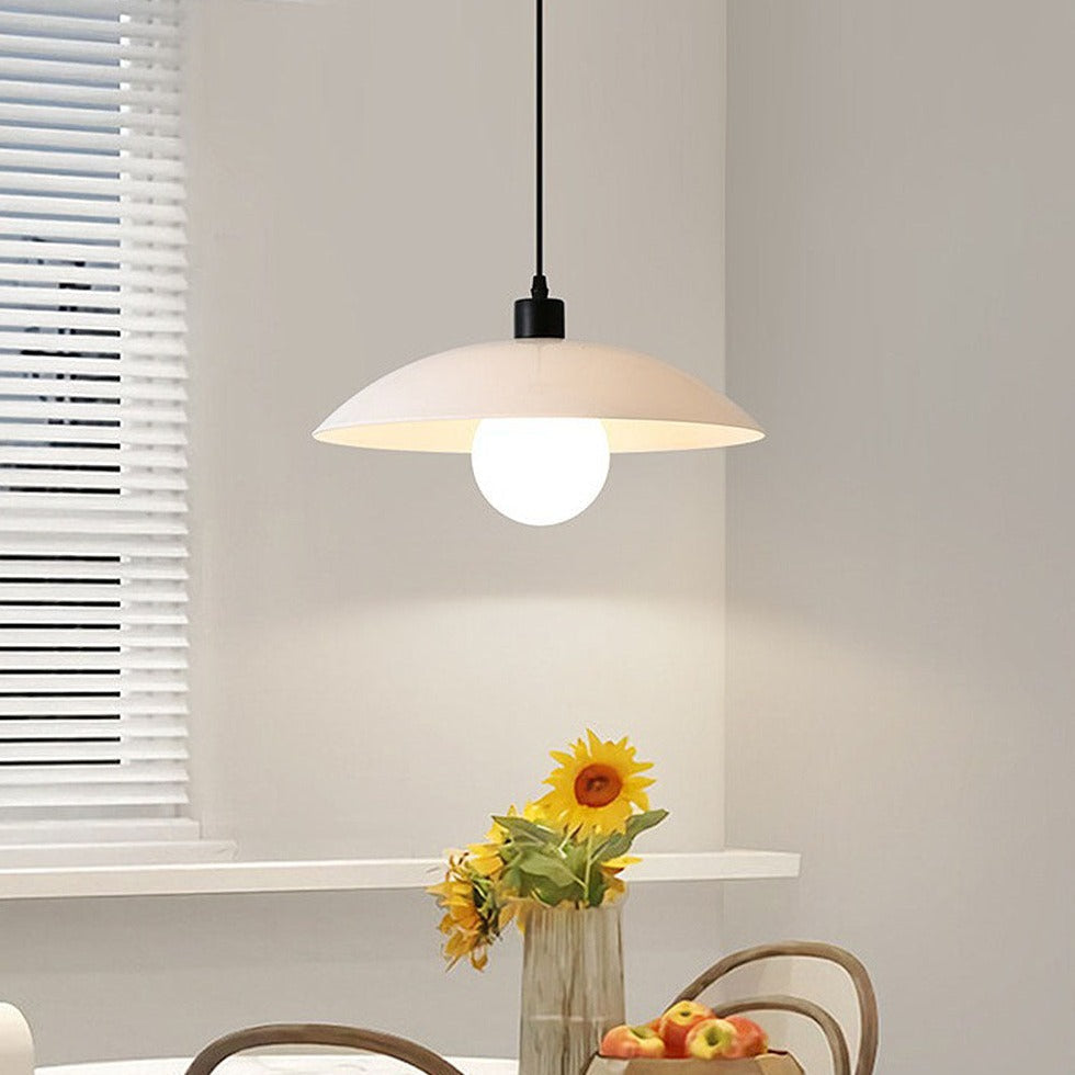 Minimalistisk pendel med hvid glasskive – Moderne elegant hængelampe til stue, køkken og spisestue