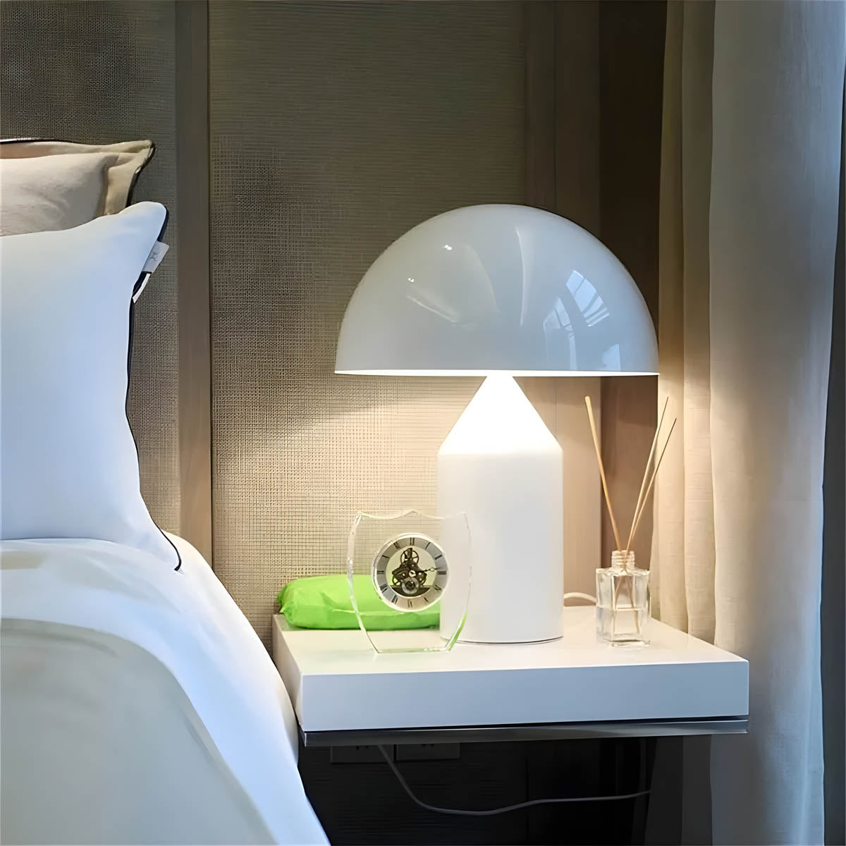 ESTILO – Moderne Bordlampe i Elegant Design til Stue, Soveværelse og Kontor