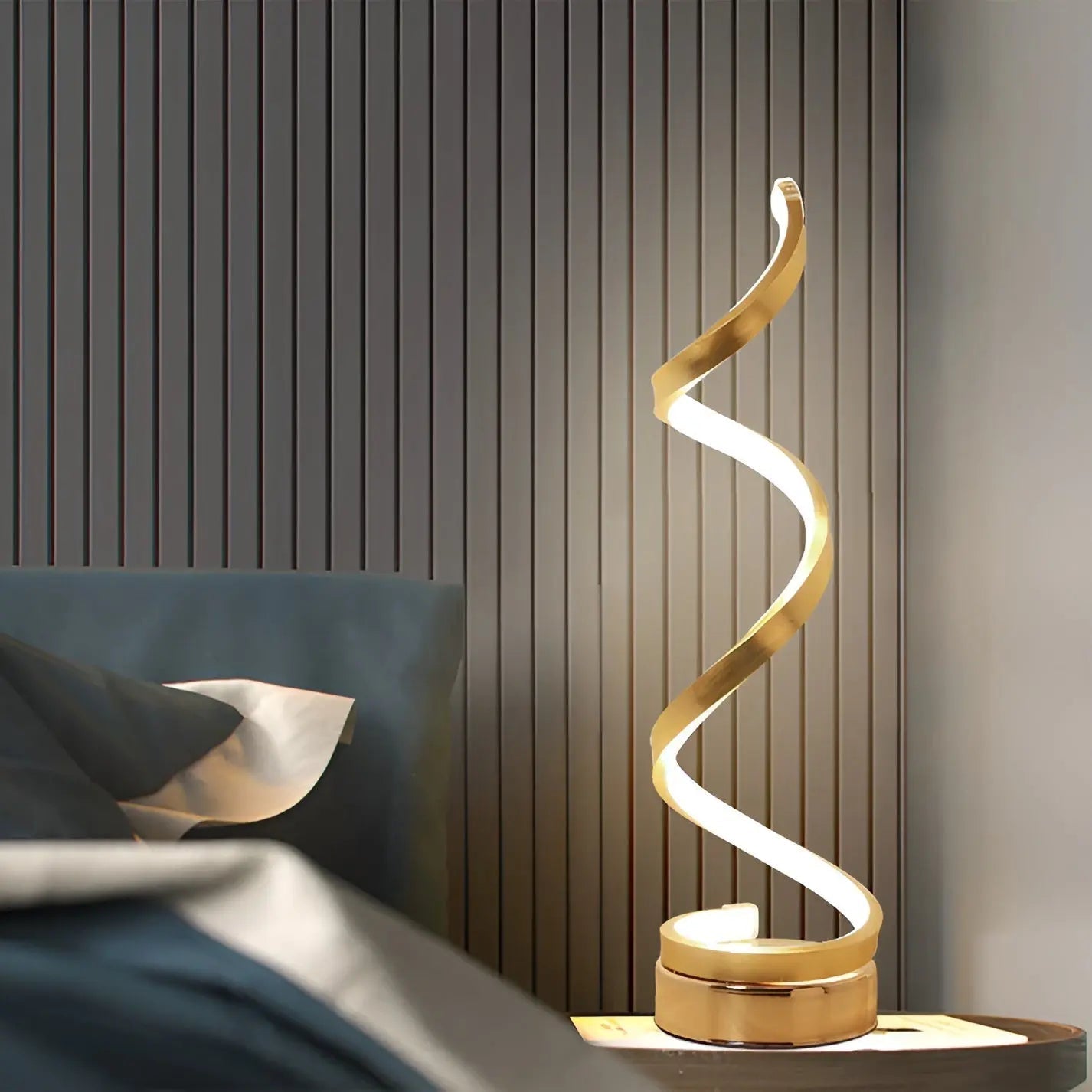 LumaSpire Lamp – Moderne Spiralformet LED Bordlampe med Øjenvendtligt Lys og Bæredygtigt Design