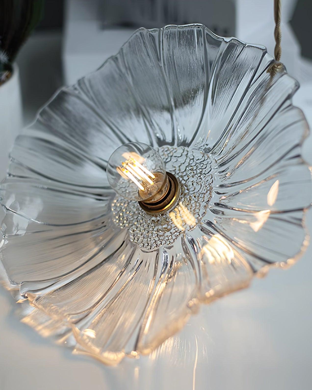 FloraGlass Pendant – Elegant Pendellampe i Blomsterglas til Romantisk og Dekorativ Indretning