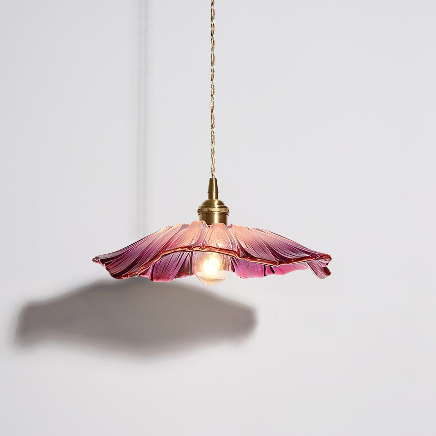 FloraGlass Pendant – Elegant Pendellampe i Blomsterglas til Romantisk og Dekorativ Indretning