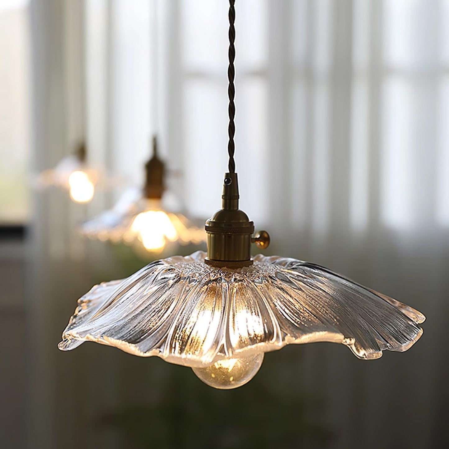 FloraGlass Pendant – Elegant Pendellampe i Blomsterglas til Romantisk og Dekorativ Indretning