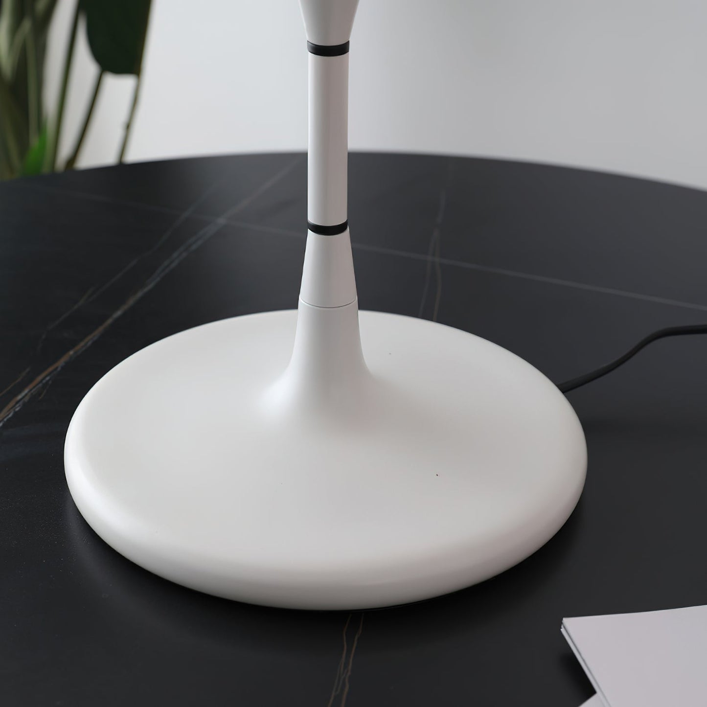 Fontana Glow – Elegant Bordlampe i Tidløst Design til Stue, Soveværelse og Kontor