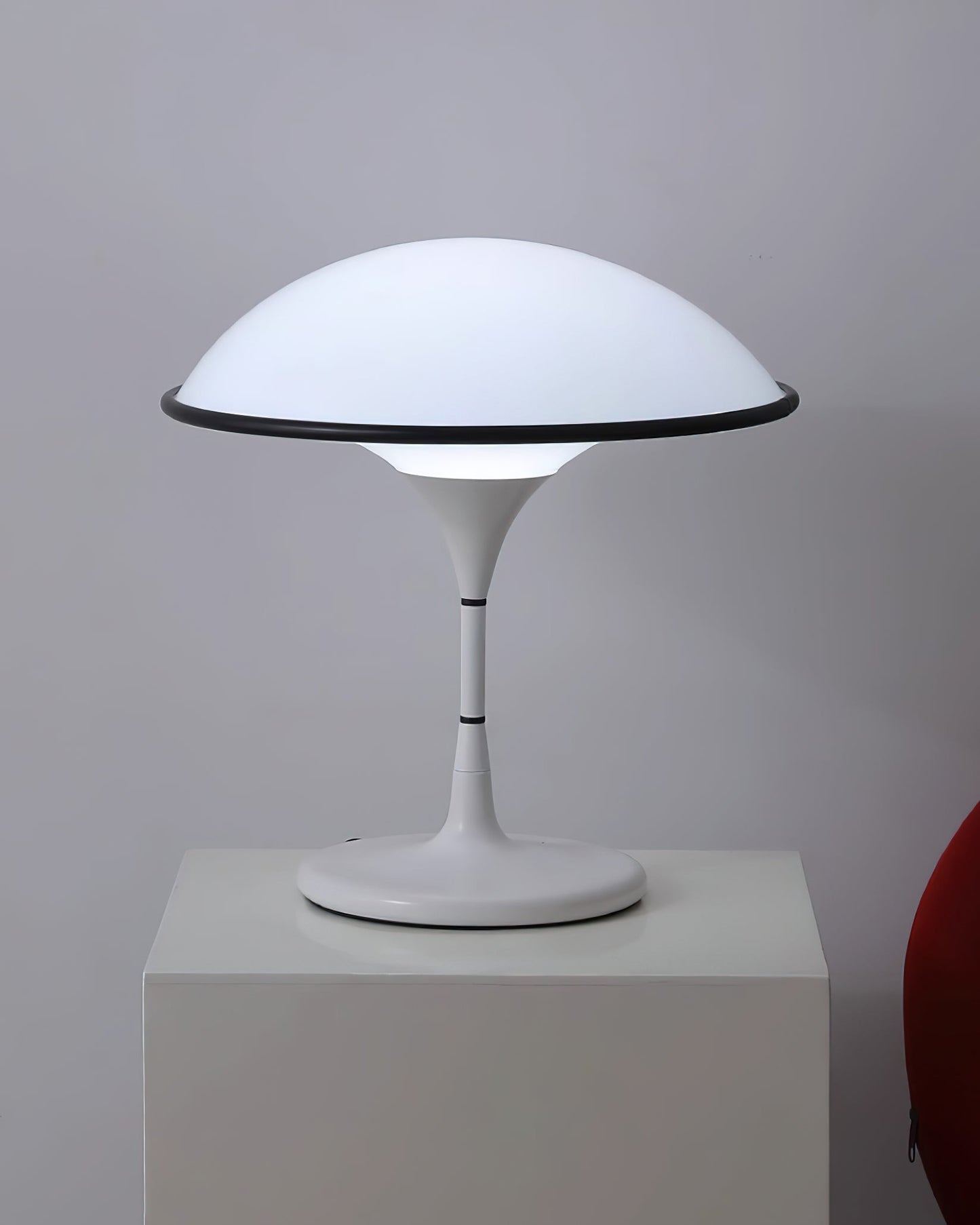 Fontana Glow – Elegant Bordlampe i Tidløst Design til Stue, Soveværelse og Kontor