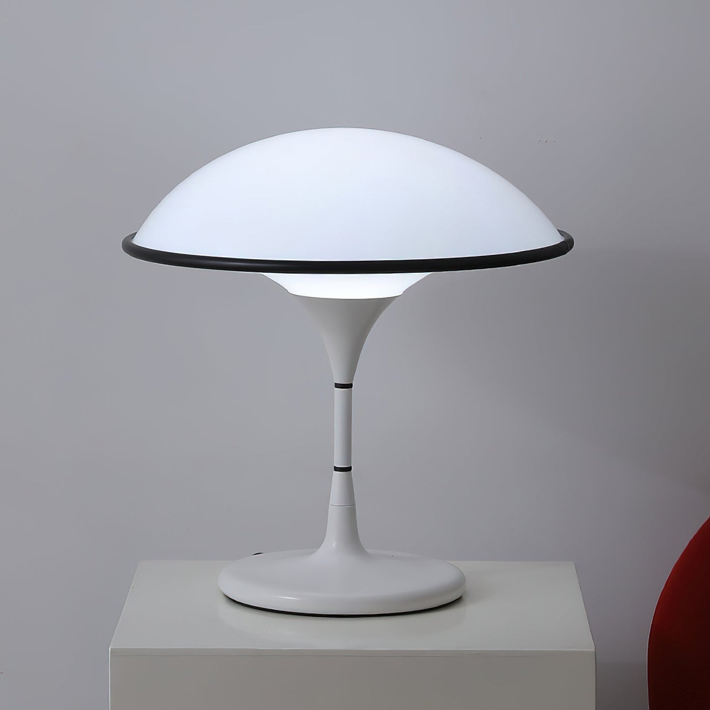 Fontana Glow – Elegant Bordlampe i Tidløst Design til Stue, Soveværelse og Kontor