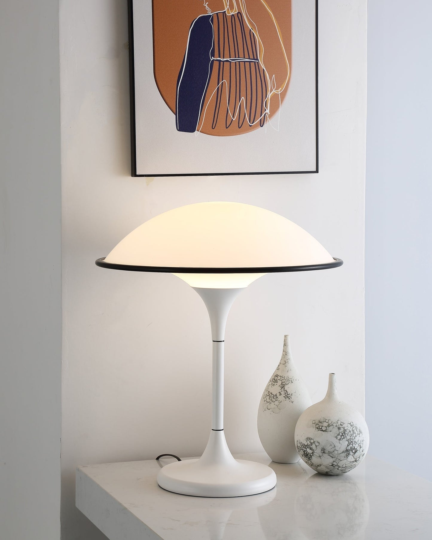 Fontana Glow – Elegant Bordlampe i Tidløst Design til Stue, Soveværelse og Kontor
