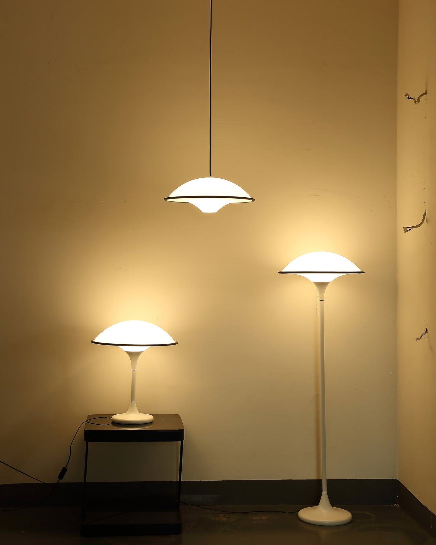 Fontana Glow – Elegant Bordlampe i Tidløst Design til Stue, Soveværelse og Kontor