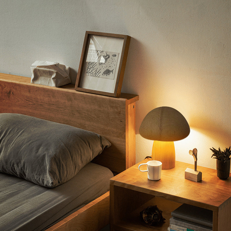 WoodShroom Light – Genopladelig Bordlampe i Træ med Dekorative Svampe til Hygge og Stemning