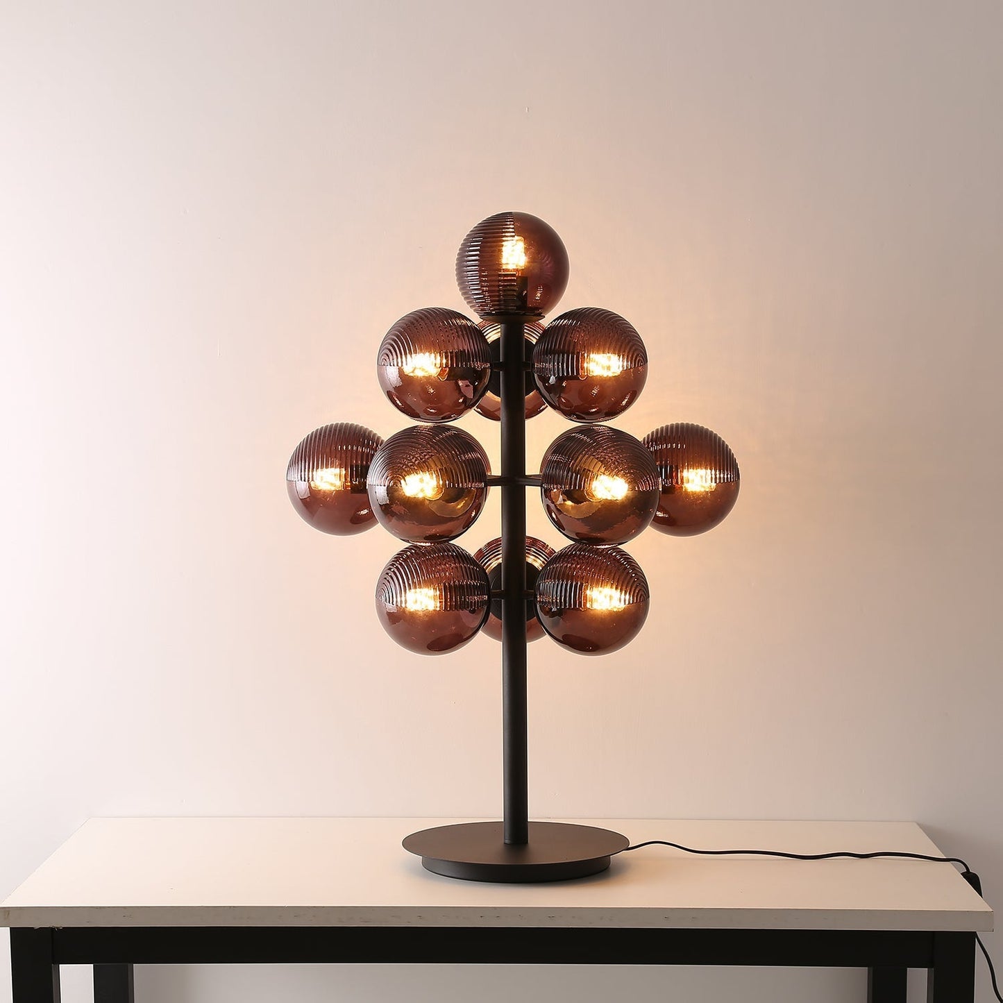 Grape bordlampe – Moderne stilfuld lampe til stue, soveværelse og kontor