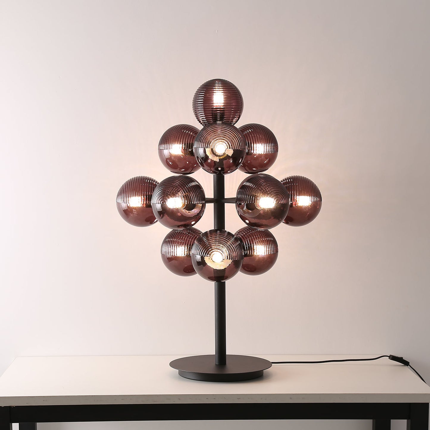 Grape bordlampe – Moderne stilfuld lampe til stue, soveværelse og kontor