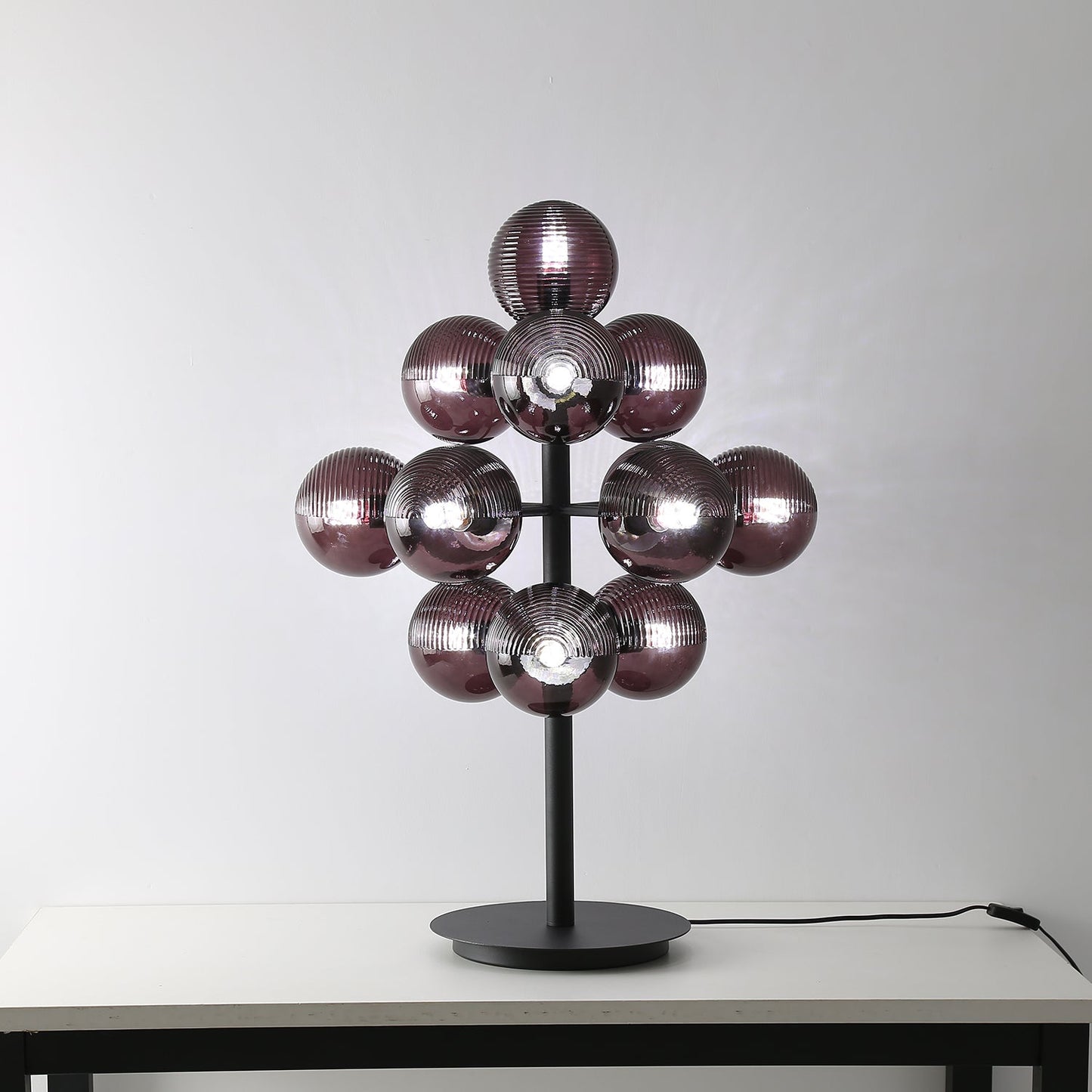 Grape bordlampe – Moderne stilfuld lampe til stue, soveværelse og kontor