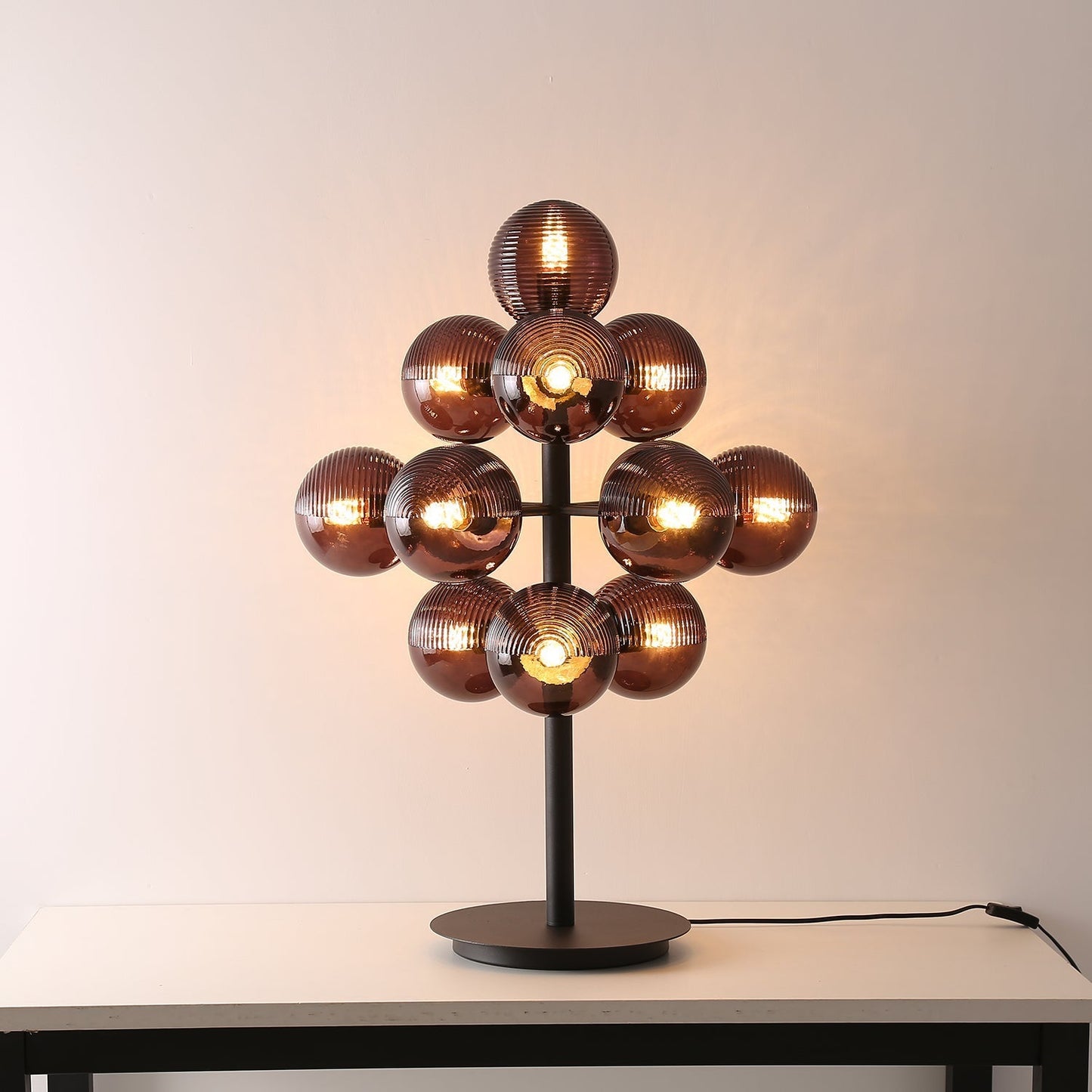 Grape bordlampe – Moderne stilfuld lampe til stue, soveværelse og kontor