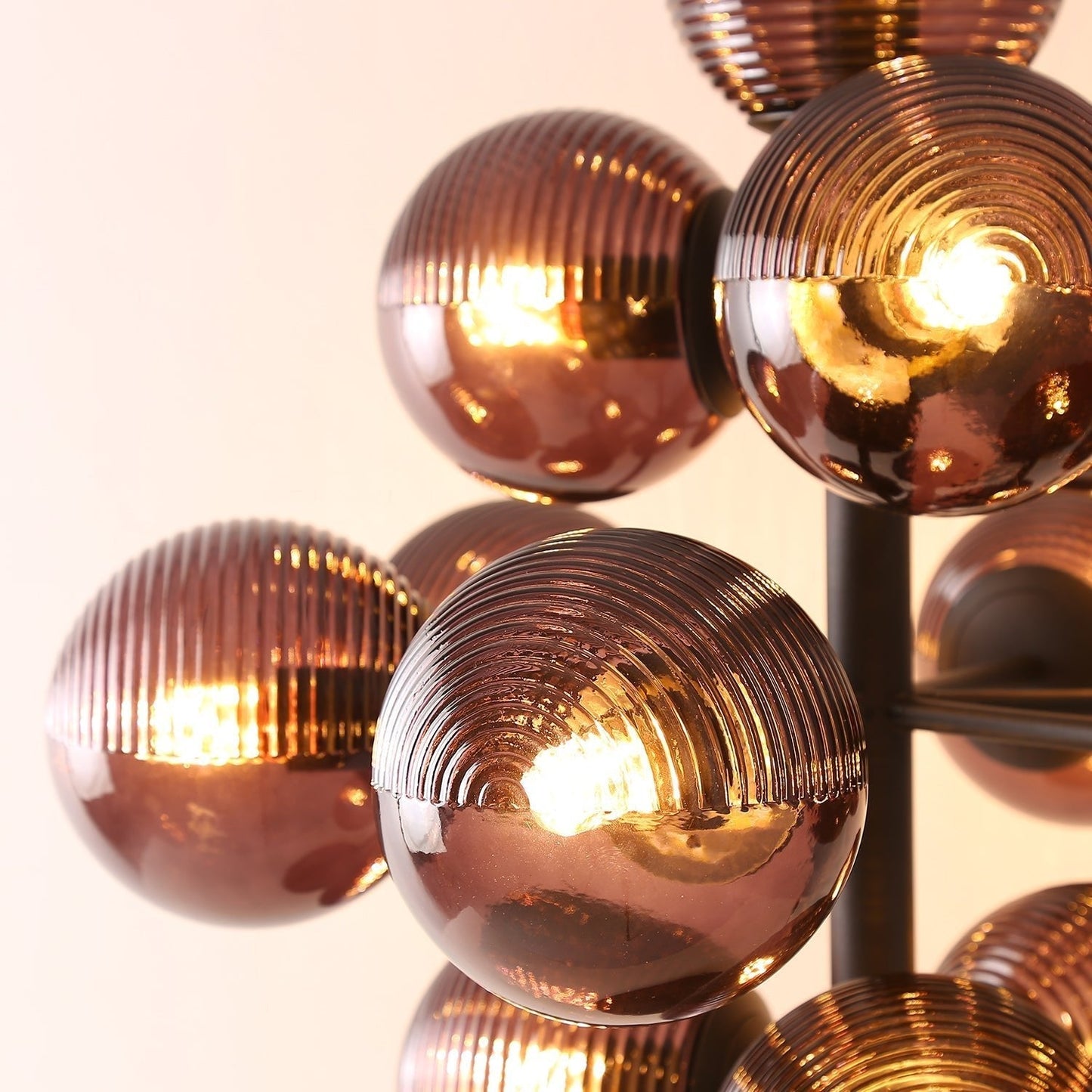 Grape bordlampe – Moderne stilfuld lampe til stue, soveværelse og kontor