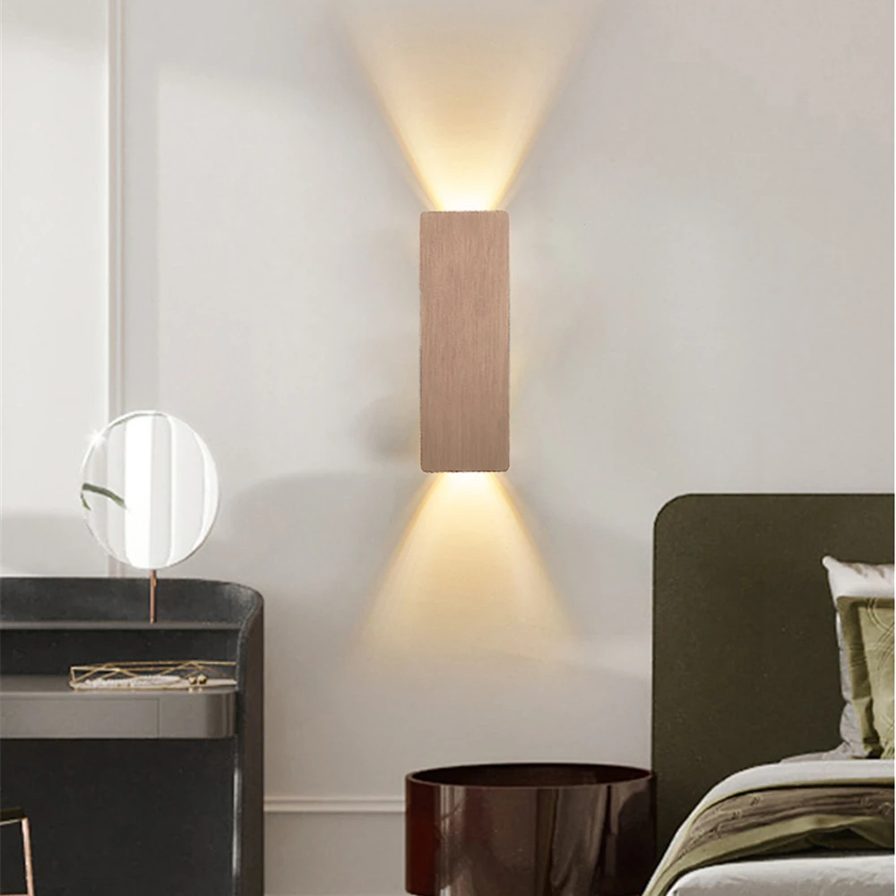 DualBeam Indoor – Elegant Væglampe med Op- og Nedlys til Moderne Indretning