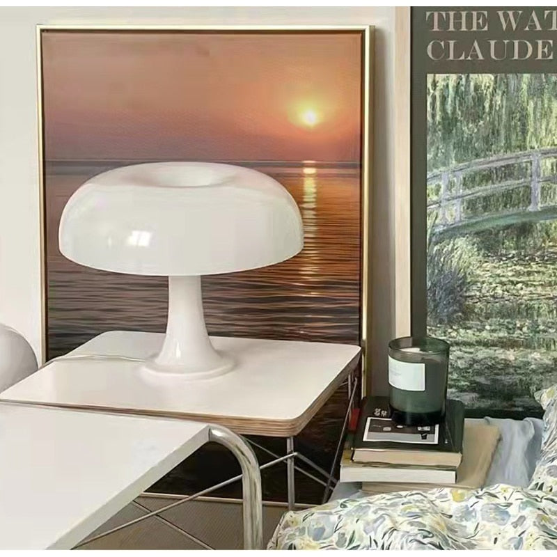 Mushroom Minimal – Svampeformet Bordlampe i Minimalistisk Design til Moderne Indretning