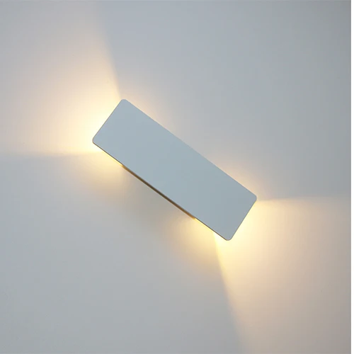 DualBeam Indoor – Elegant Væglampe med Op- og Nedlys til Moderne Indretning