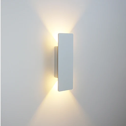 DualBeam Indoor – Elegant Væglampe med Op- og Nedlys til Moderne Indretning