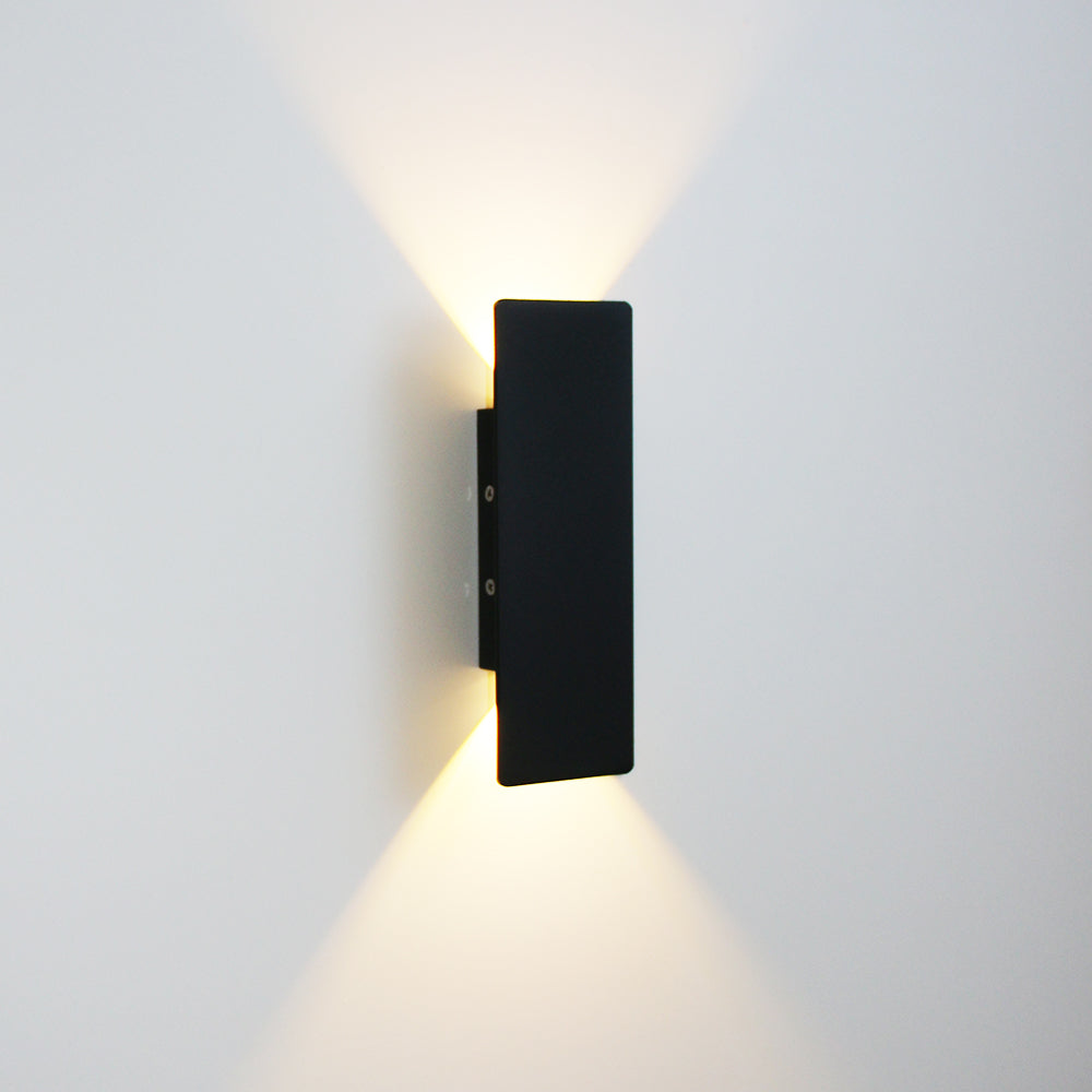DualBeam Indoor – Elegant Væglampe med Op- og Nedlys til Moderne Indretning