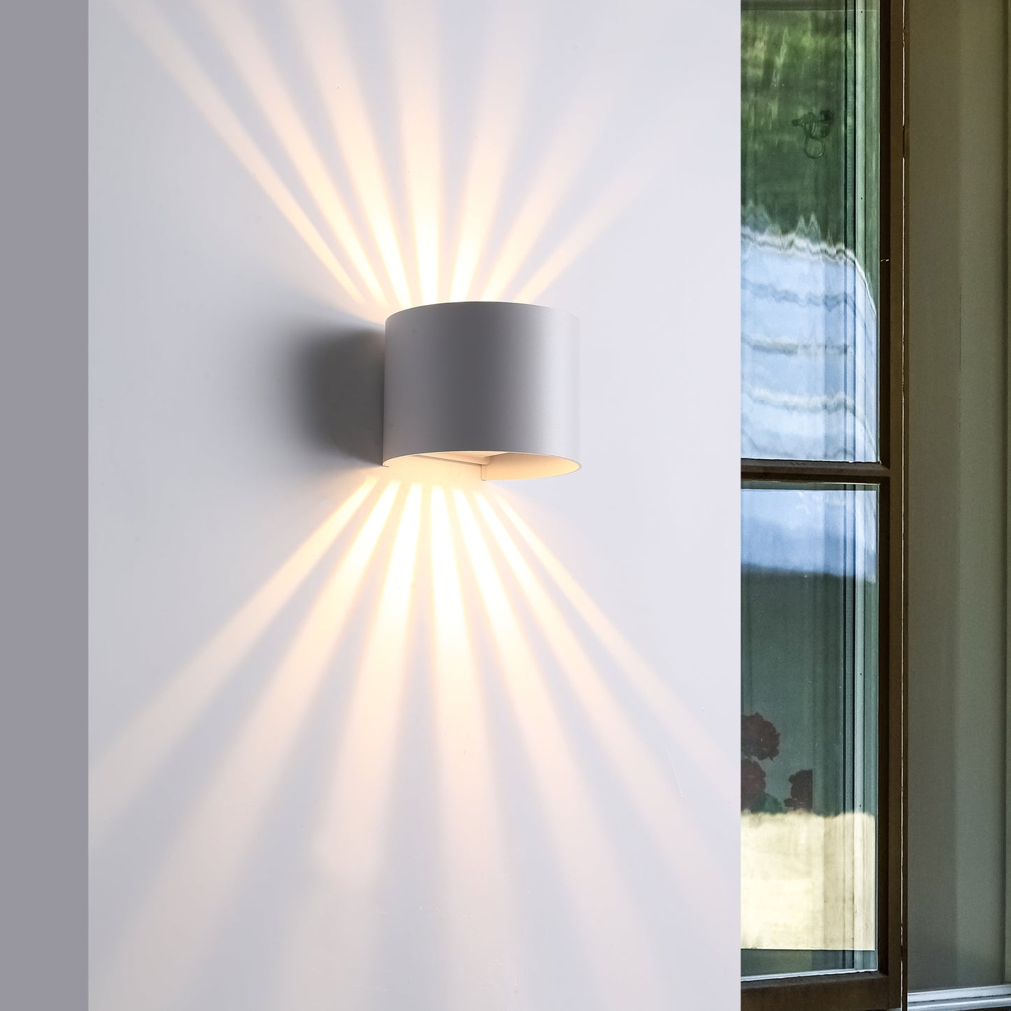 Elegant Sunset Runde IP65 Udendørs Væglampe 6W i Hvid til Atmosfærisk Belysning