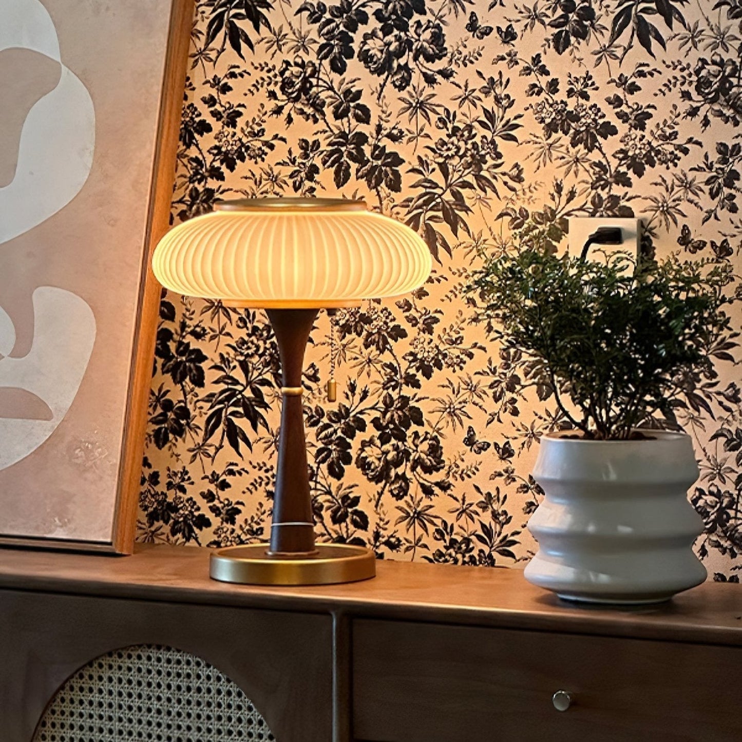 Matsutake Glow – Elegant Bordlampe i Svampeinspireret Design til Moderne Indretning