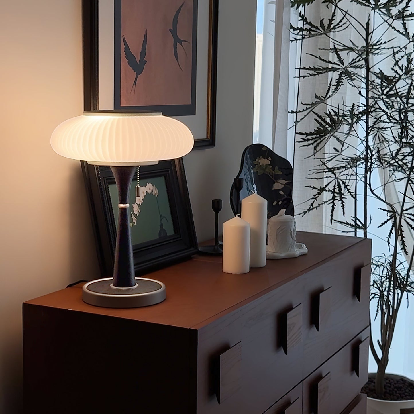 Matsutake Glow – Elegant Bordlampe i Svampeinspireret Design til Moderne Indretning