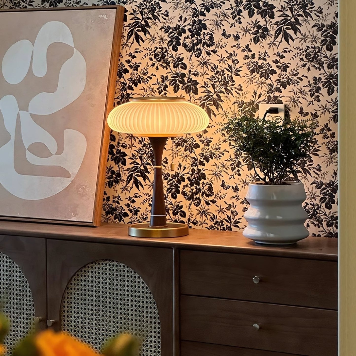 Matsutake Glow – Elegant Bordlampe i Svampeinspireret Design til Moderne Indretning