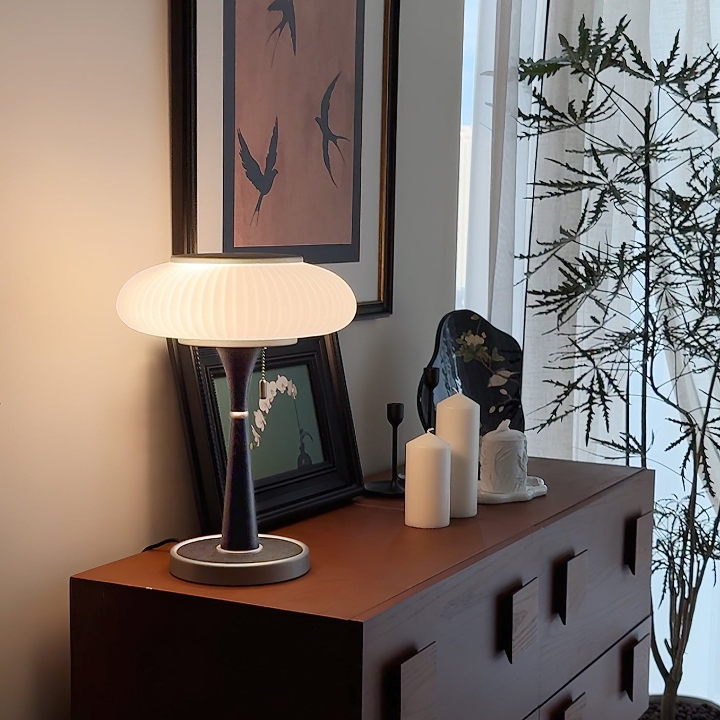 Matsutake Glow – Elegant Bordlampe i Svampeinspireret Design til Moderne Indretning