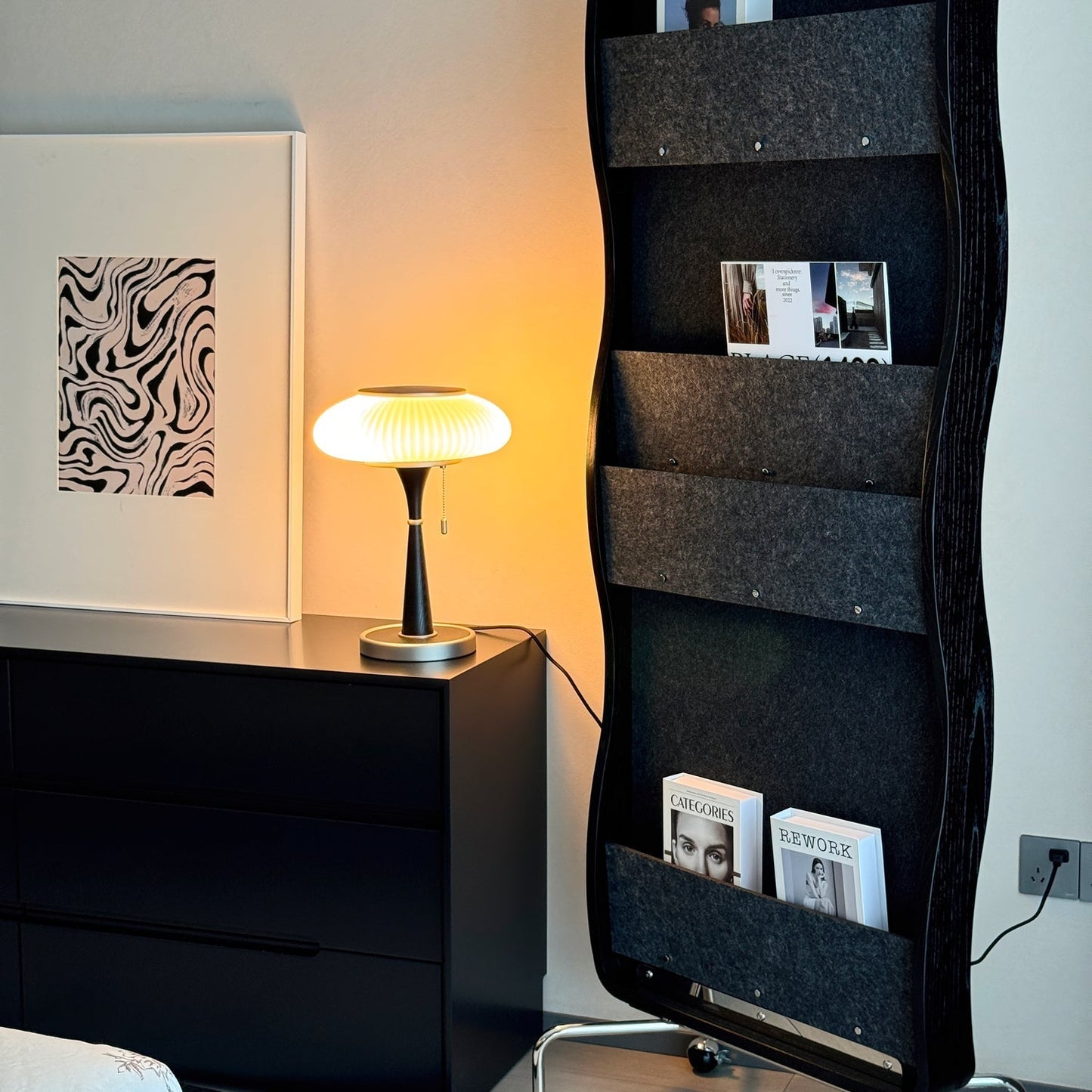 Matsutake Glow – Elegant Bordlampe i Svampeinspireret Design til Moderne Indretning