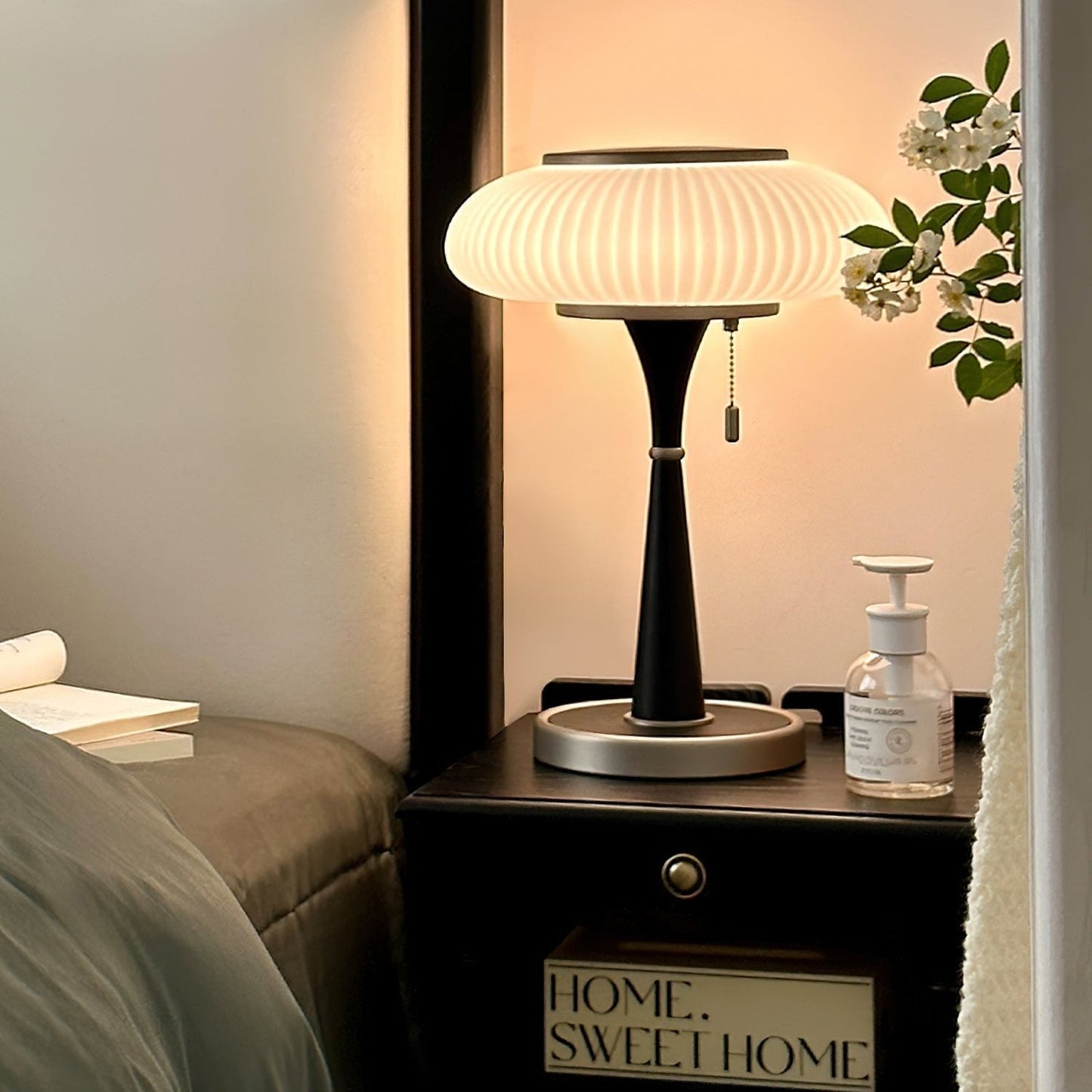 Matsutake Glow – Elegant Bordlampe i Svampeinspireret Design til Moderne Indretning