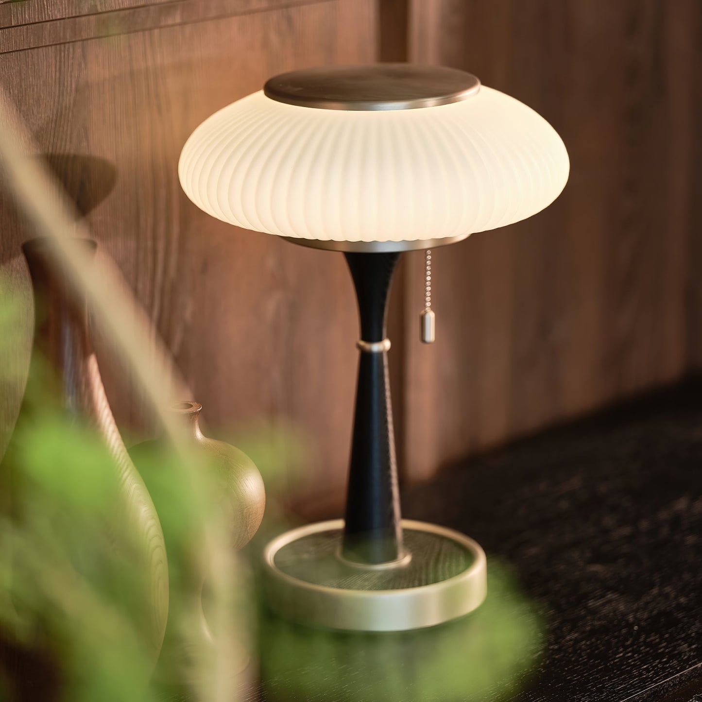 Matsutake Glow – Elegant Bordlampe i Svampeinspireret Design til Moderne Indretning