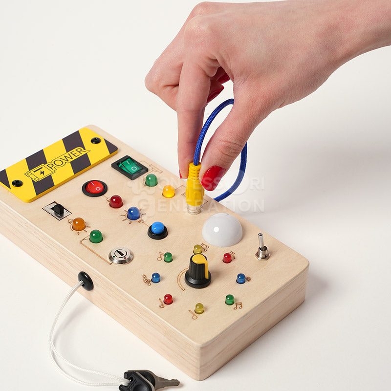 WoodSwitch Board – Træ Aktivitetslegetøj | Læring & Leg for Småbørn