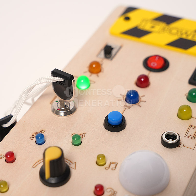 WoodSwitch Board – Træ Aktivitetslegetøj | Læring & Leg for Småbørn