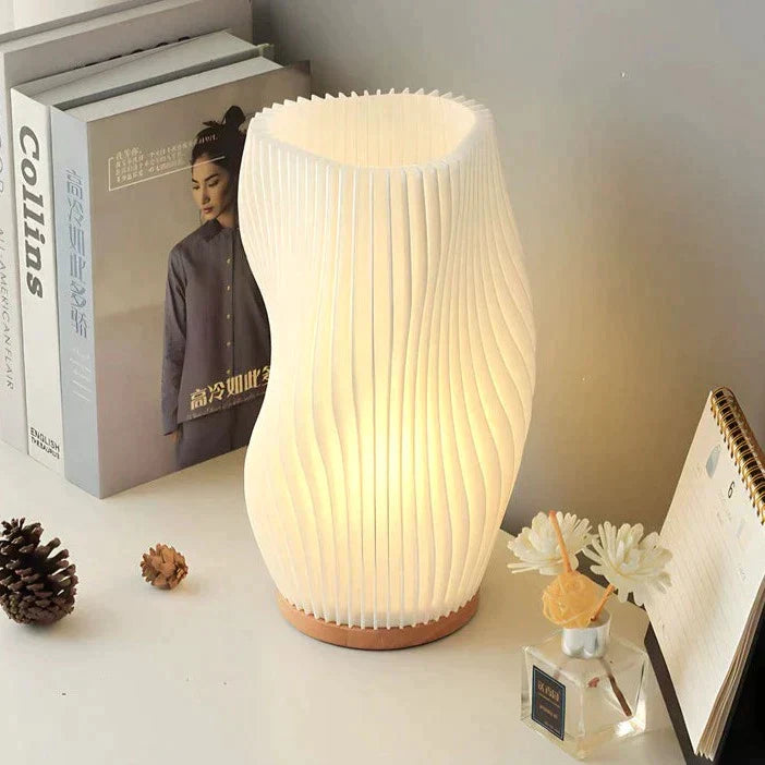 Serene Wavecrest Glow – Elegant Lampe i Bølget Design til Rolig og Stemningsfuld Belysning