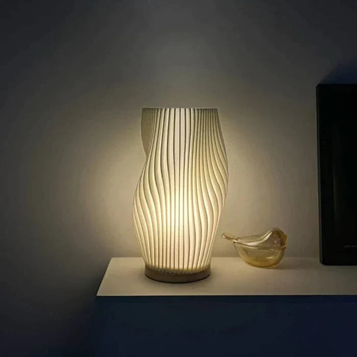 Serene Wavecrest Glow – Elegant Lampe i Bølget Design til Rolig og Stemningsfuld Belysning
