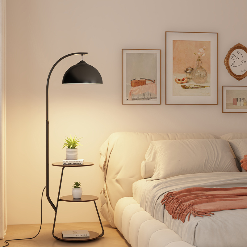 Nordisk lampebord – Moderne stilfuldt bord med integreret lampe til stue, soveværelse og kontor