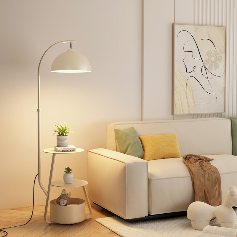 Nordisk lampebord – Moderne stilfuldt bord med integreret lampe til stue, soveværelse og kontor