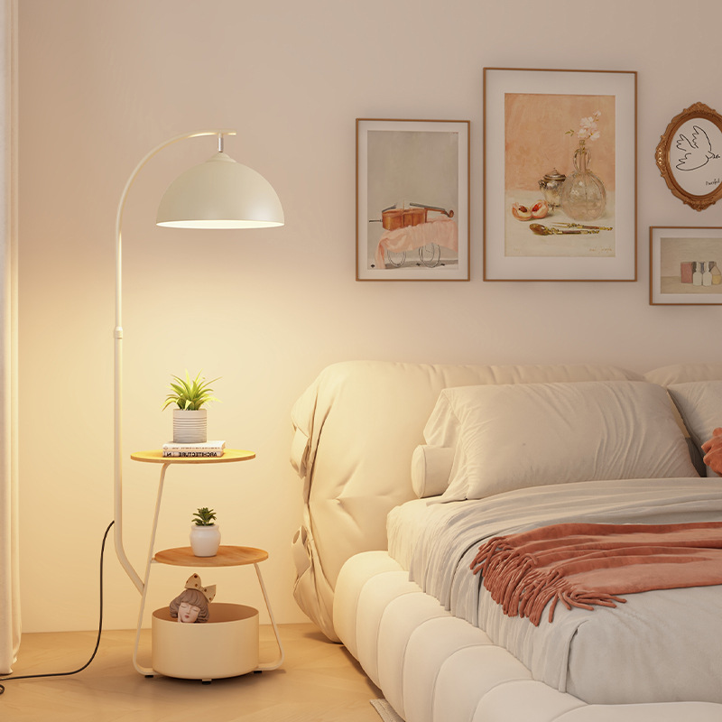 Nordisk lampebord – Moderne stilfuldt bord med integreret lampe til stue, soveværelse og kontor