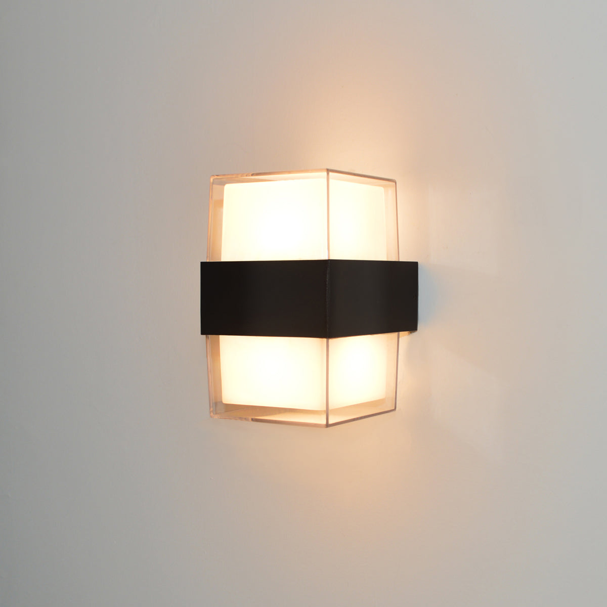 Marti 10W Udendørs Væglampe i Elegant Sort Design