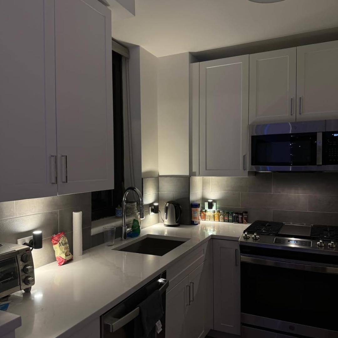 Alova Glow – Moderne LED Lampe til Energibesparende og Stemningsfuld Belysning