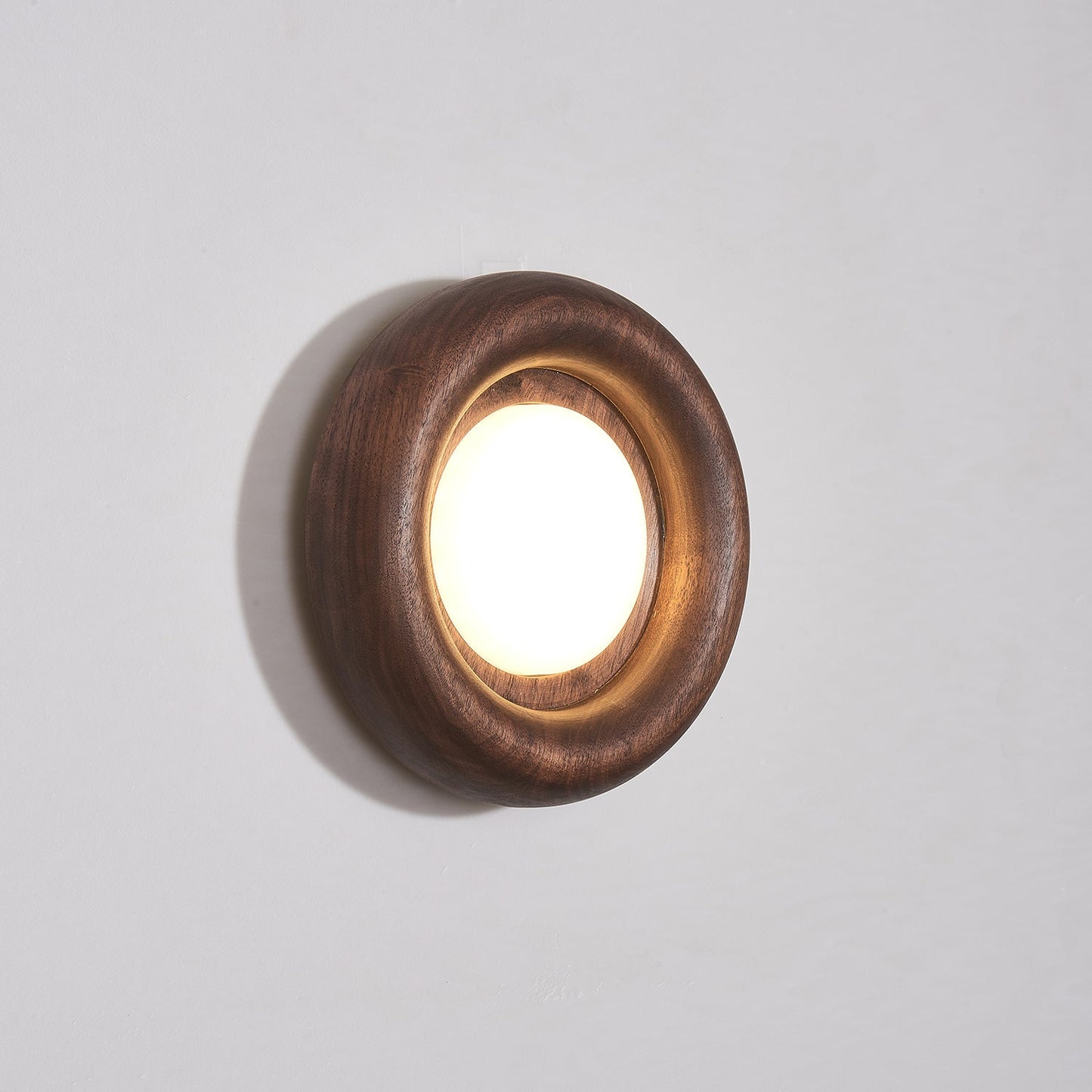 Orbitus Glow – Moderne Væglampe i Elegant Design til Stilfuld Belysning Inde og Ude
