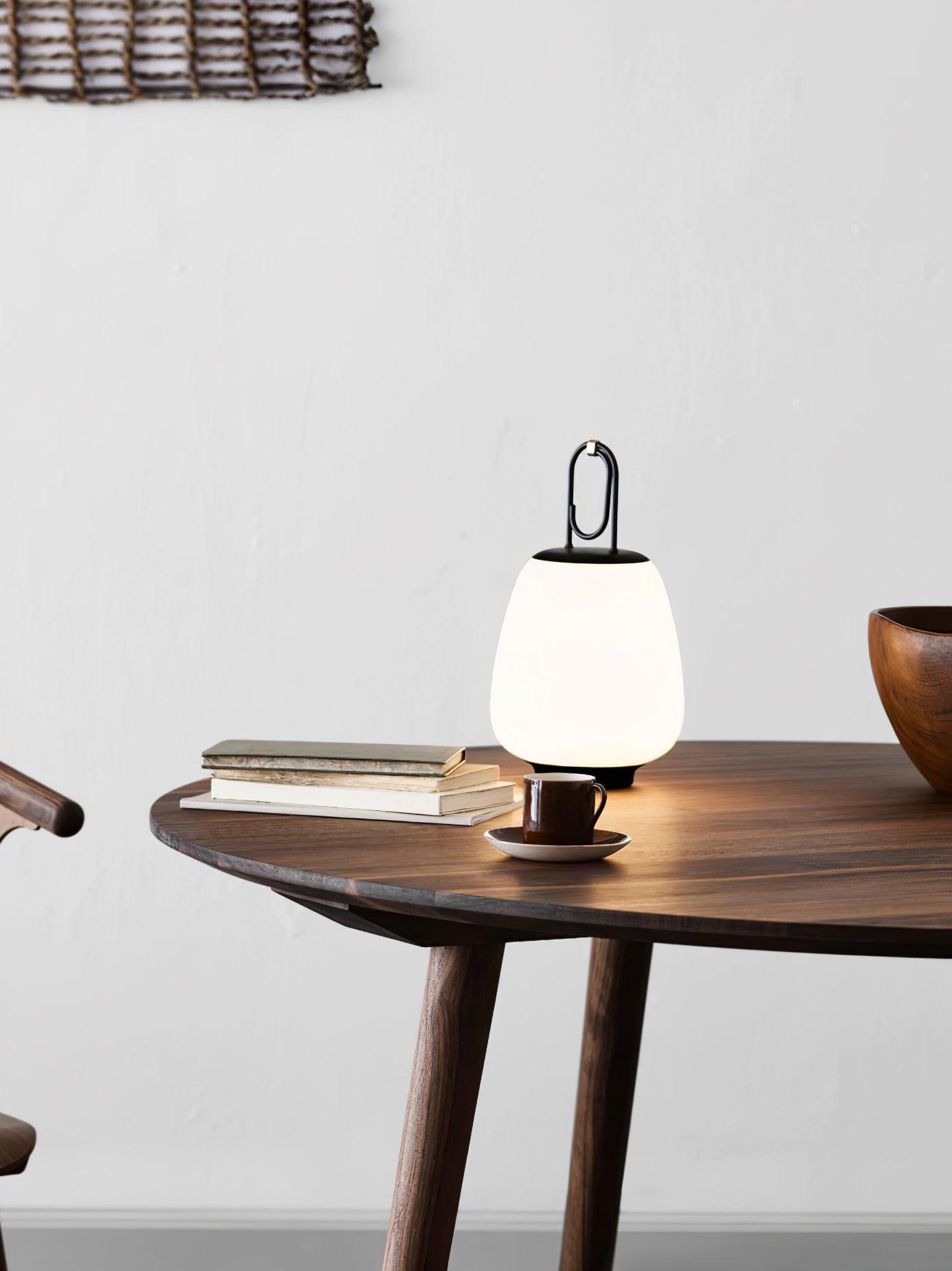 Portable Lantern – Bærbar Bordlampe med Indbygget Batteri til Hygge og Stemningsfuld Belysning