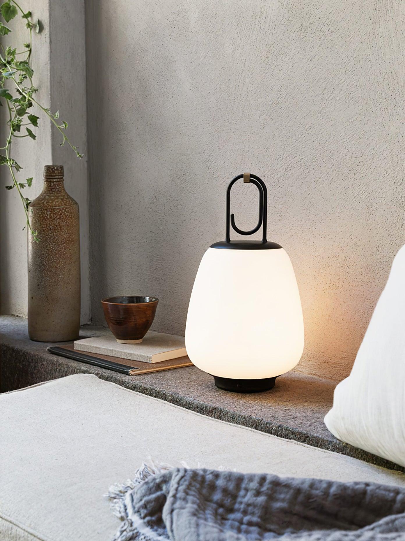 Portable Lantern – Bærbar Bordlampe med Indbygget Batteri til Hygge og Stemningsfuld Belysning