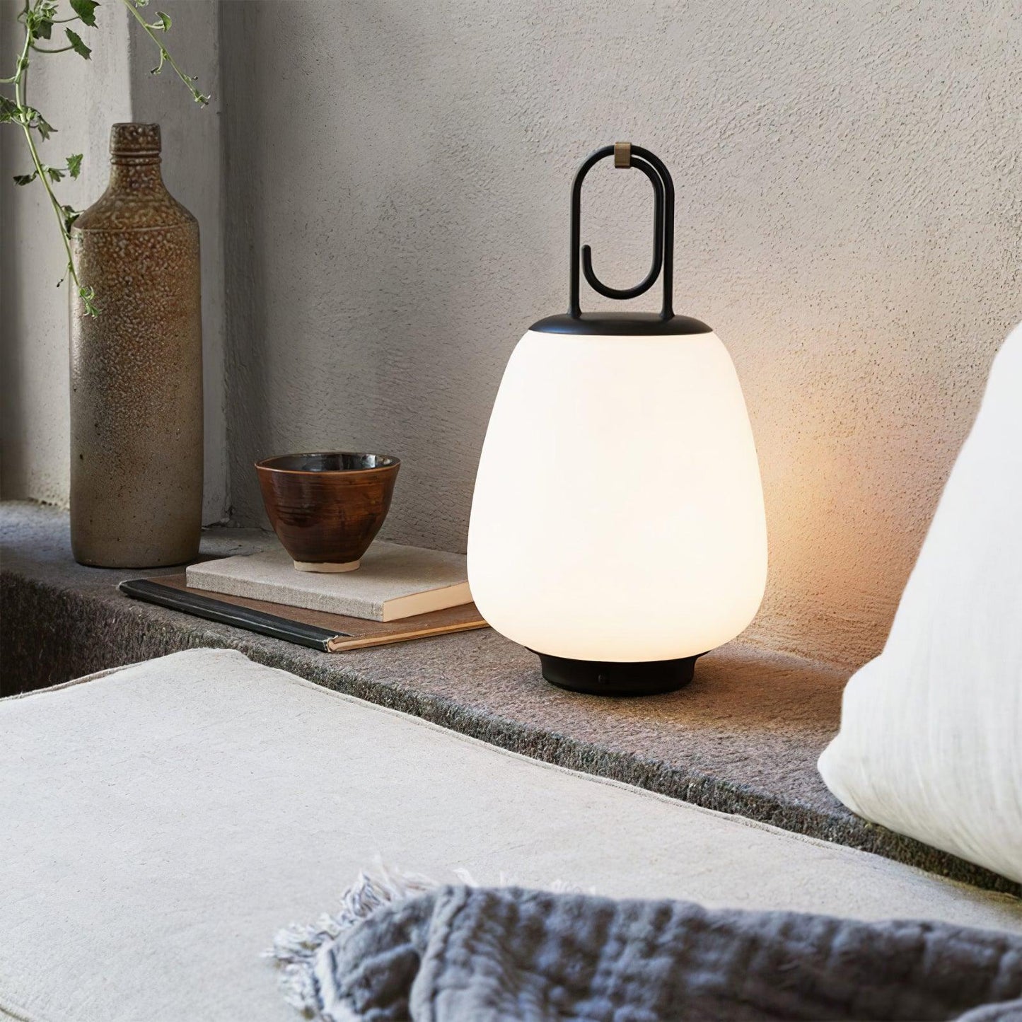 Portable Lantern – Bærbar Bordlampe med Indbygget Batteri til Hygge og Stemningsfuld Belysning