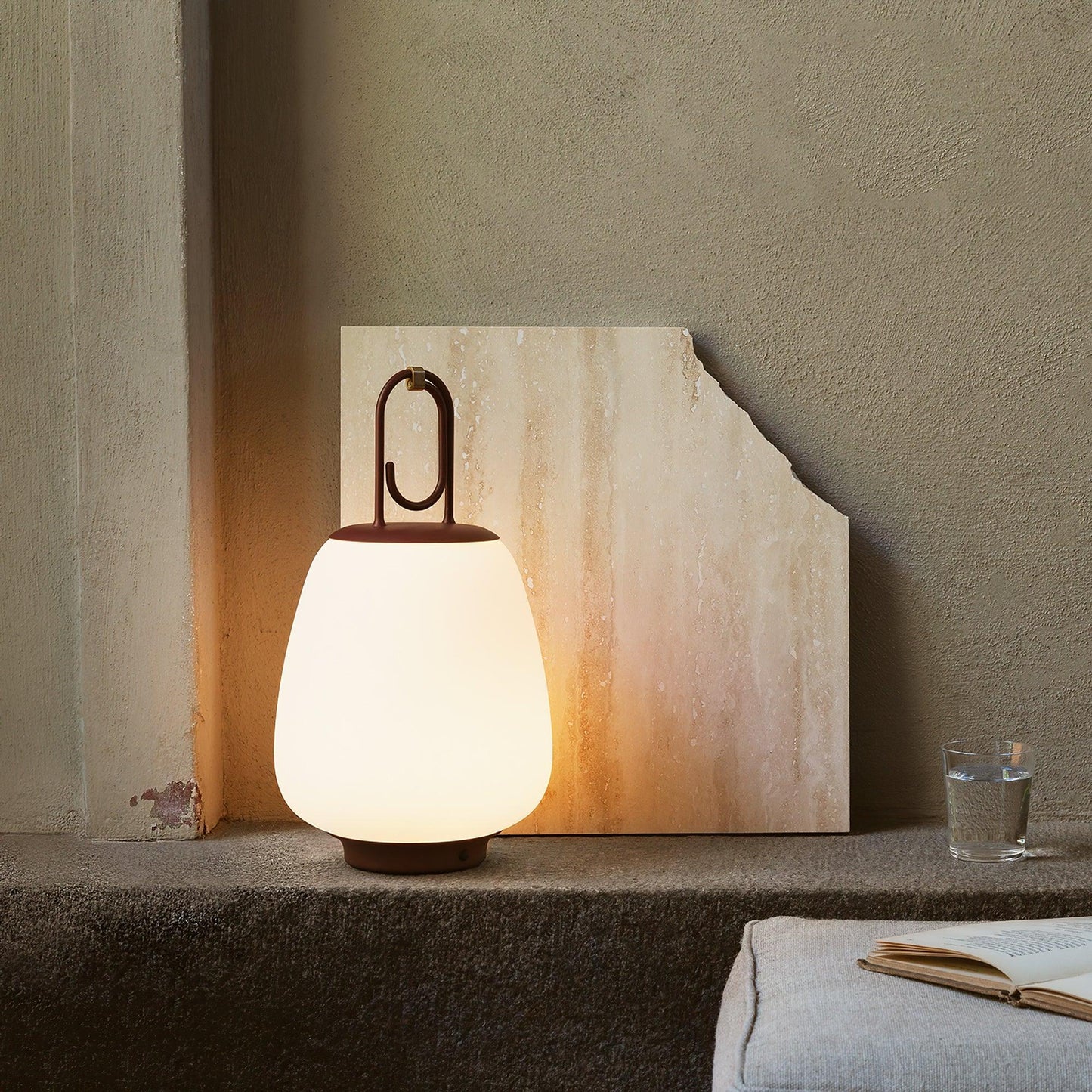 Portable Lantern – Bærbar Bordlampe med Indbygget Batteri til Hygge og Stemningsfuld Belysning